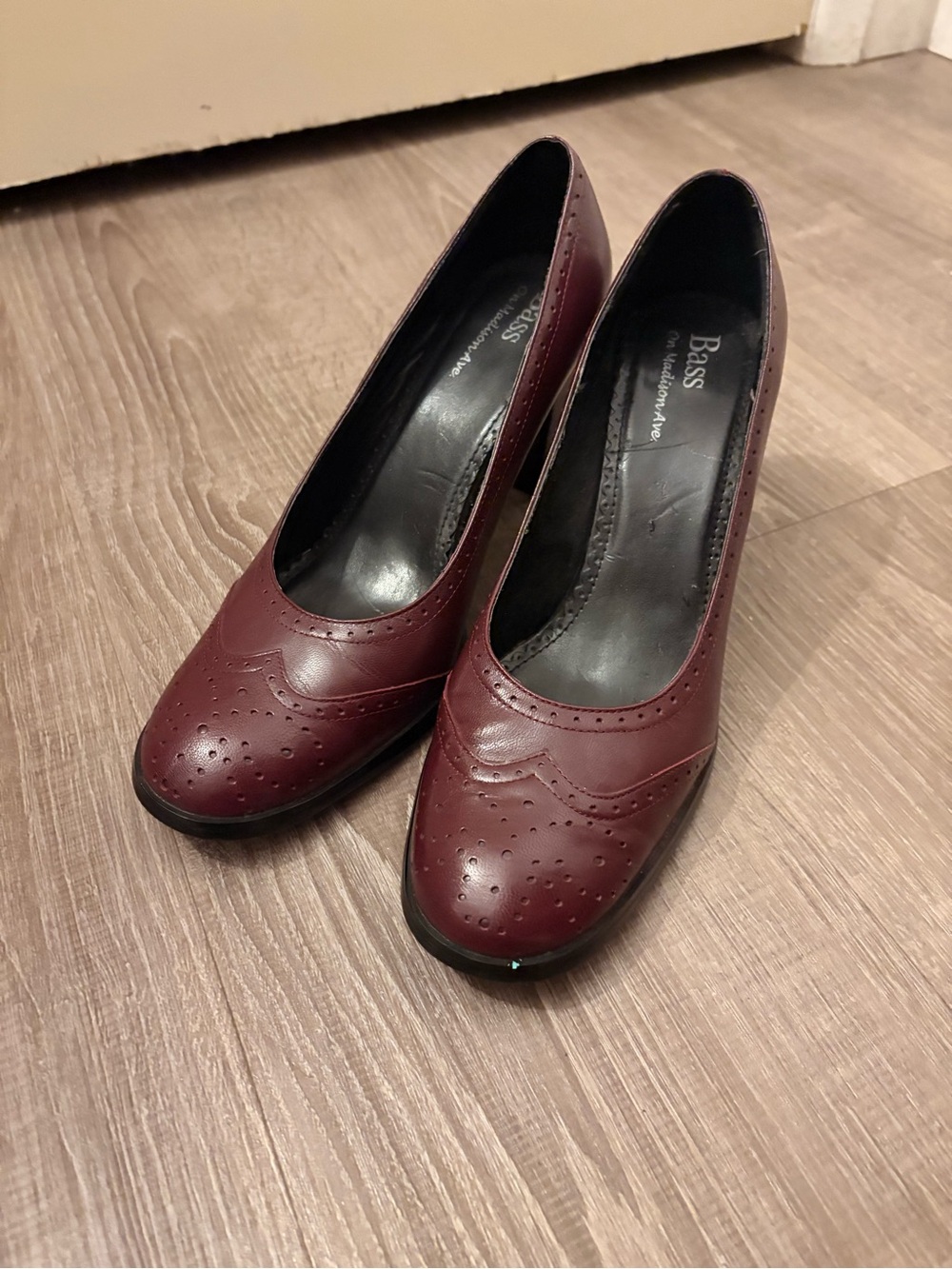 Bass Women's Burgundy Leather Wingtip Brogue Slip-On Block Heel Pumps 8.5